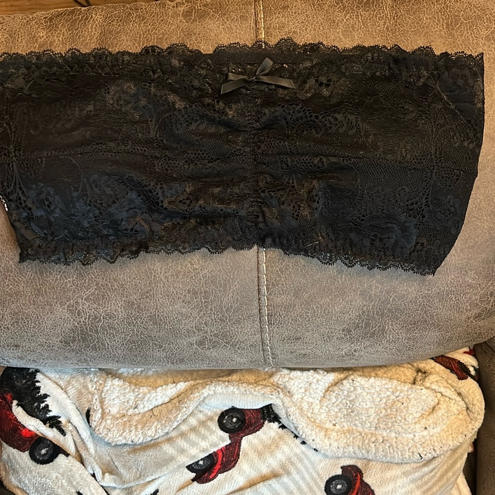 Women’s XL strapless/wireless lace bra